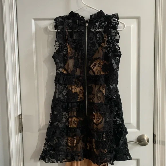 Line and Dot black lace dress - Picture 2 of 6